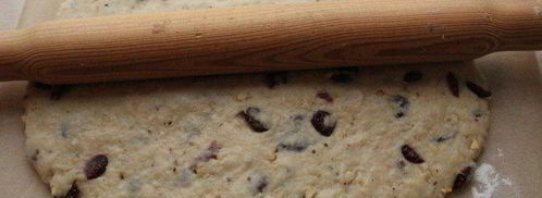 штоллен с вяленой клюквой и фундуком. Шаг 8