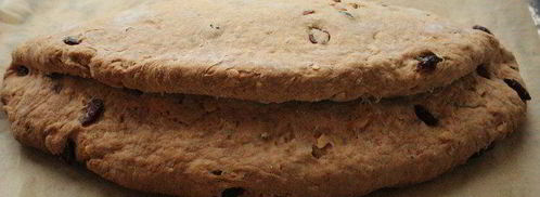 штоллен с вяленой клюквой и фундуком. Шаг 10