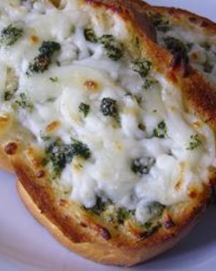 Чесночный хлеб с моцареллой