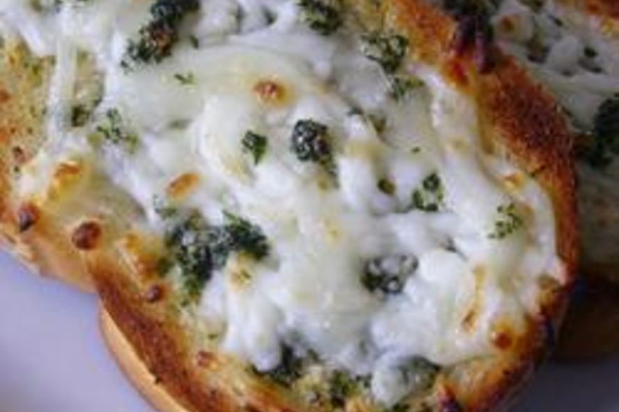 Рецепт чесночный хлеб с моцареллой