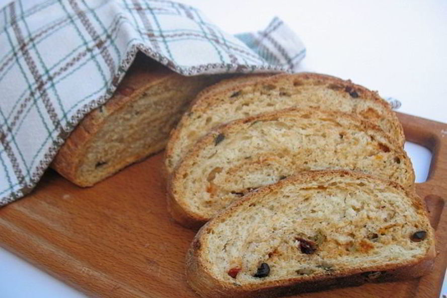 Рецепт итальянский хлеб с оливками, маслинами, вялеными помидорами и итальянскими травами