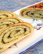 Хлеб с начинкой из чеснока и зелени