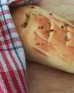 Хлеб с розмарином и чесноком