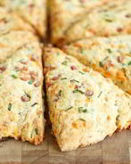 Сконы с колбасой и сыром