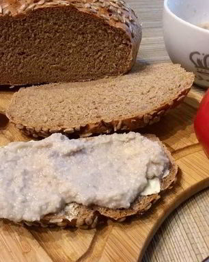 Цельнозерновой хлеб с кабачком и семечками подсолнуха