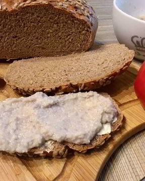 Цельнозерновой хлеб с кабачком и семечками подсолнуха