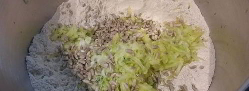 цельнозерновой хлеб с кабачком и семечками подсолнуха. Шаг 4