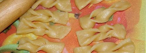 хворост слоистый, постный. Шаг 6