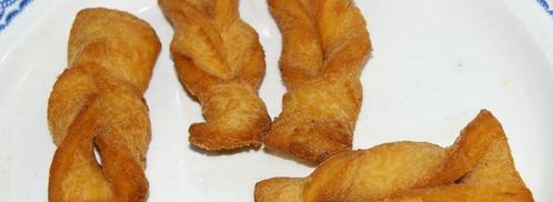 хворост слоистый, постный. Шаг 8