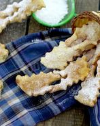 Хворост тонкий хрустящий на кефире