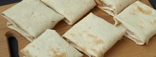 конвертики из лаваша с сыром и зеленью. Шаг 5