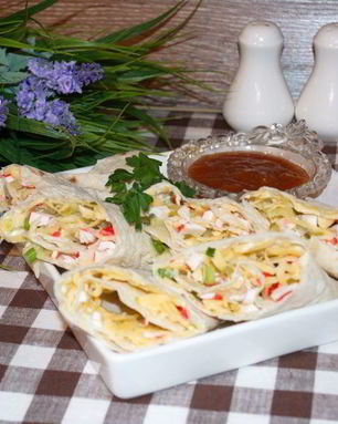 Лаваш с крабовыми палочками и огурцом