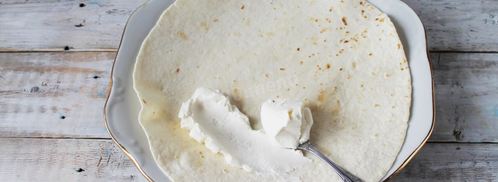 лаваш с красной рыбой и творожным сыром. Шаг 2