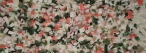 обжаренный лаваш с крабовыми палочками. Шаг 3