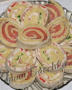 Рулетики из лаваша с крабовыми палочками