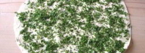 рулеты из лаваша с крабовыми палочками. Шаг 3