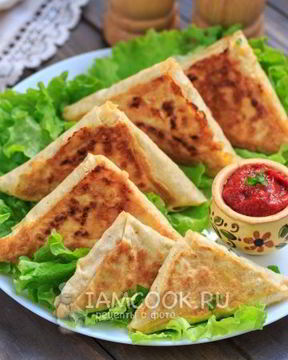 Жареный лаваш с колбасой и сыром