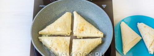 жареный лаваш с колбасой и сыром. Шаг 10