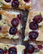 Фокачча с вишней и розмарином