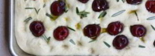 фокачча с вишней и розмарином. Шаг 4