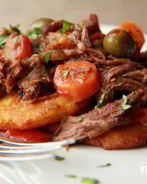 Говядина с кукурузными лепешками