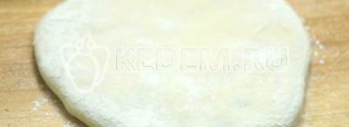 лепешки на сковороде с зеленым луком и яйцом. Шаг 11