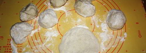 лепешки-питы с прованскими травами и вялеными помидорами. Шаг 7