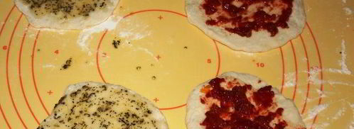 лепешки-питы с прованскими травами и вялеными помидорами. Шаг 10