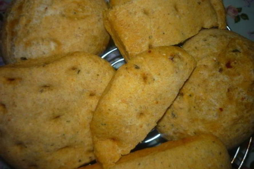 Рецепт лепешки с кукурузной мукой, сыром и пряностями