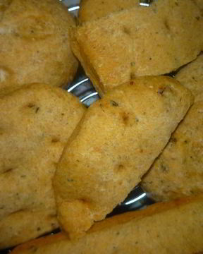 Лепешки с кукурузной мукой, сыром и пряностями