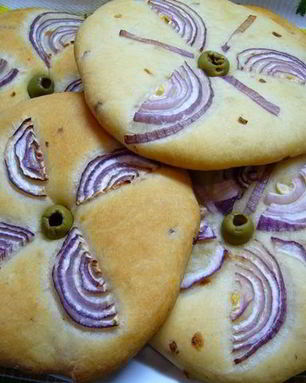 Лепешки с луком на оливковом масле