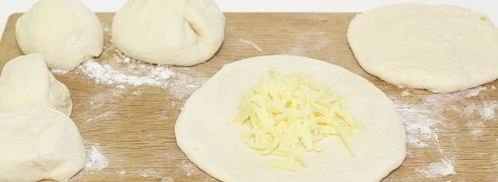 лепешки с сыром дрожжевые. Шаг 7