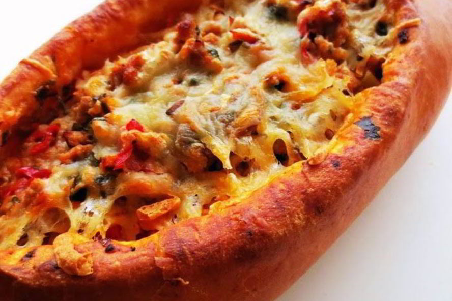 Рецепт пиде — турецкая лепешка в форме лодочки с начинкой из фарша