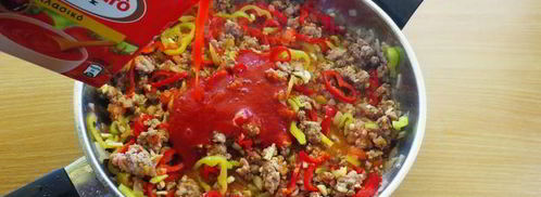 пиде — турецкая лепешка в форме лодочки с начинкой из фарша. Шаг 15