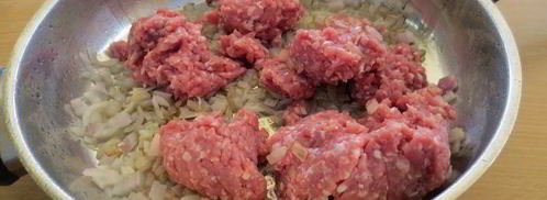 пиде — турецкая лепешка в форме лодочки с начинкой из фарша. Шаг 10