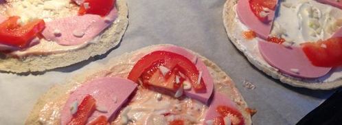 пита с колбасой, сыром и яйцом. Шаг 2