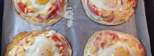 пита с колбасой, сыром и яйцом. Шаг 5