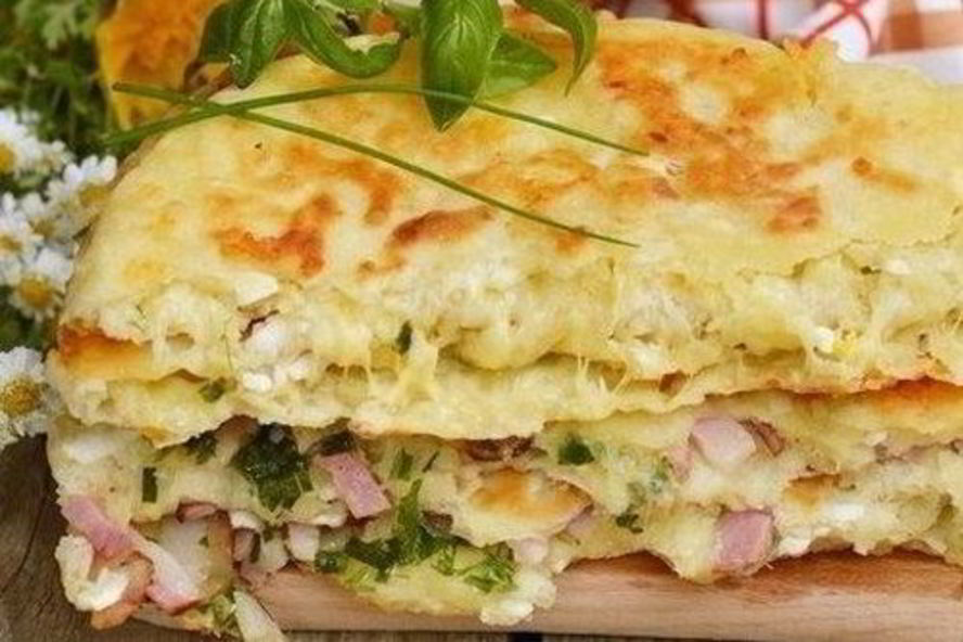 Рецепт сырные лепешки с копченой грудинкой