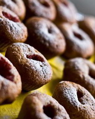 Маффины с клубничным пюре