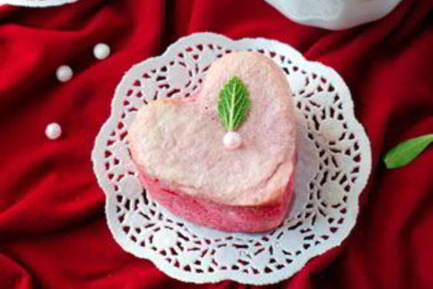 Рецепт розовые маффины на белках с начинкой из пудинга