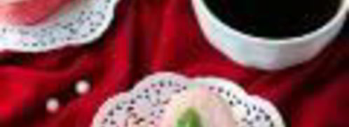 розовые маффины на белках с начинкой из пудинга. Шаг 5