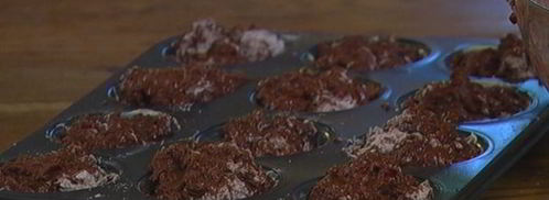 шоколадные маффины с черешней. Шаг 7