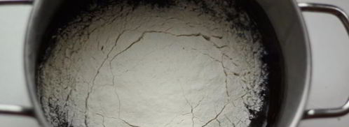 шоколадные маффины со свежими ягодами и пломбиром. Шаг 3