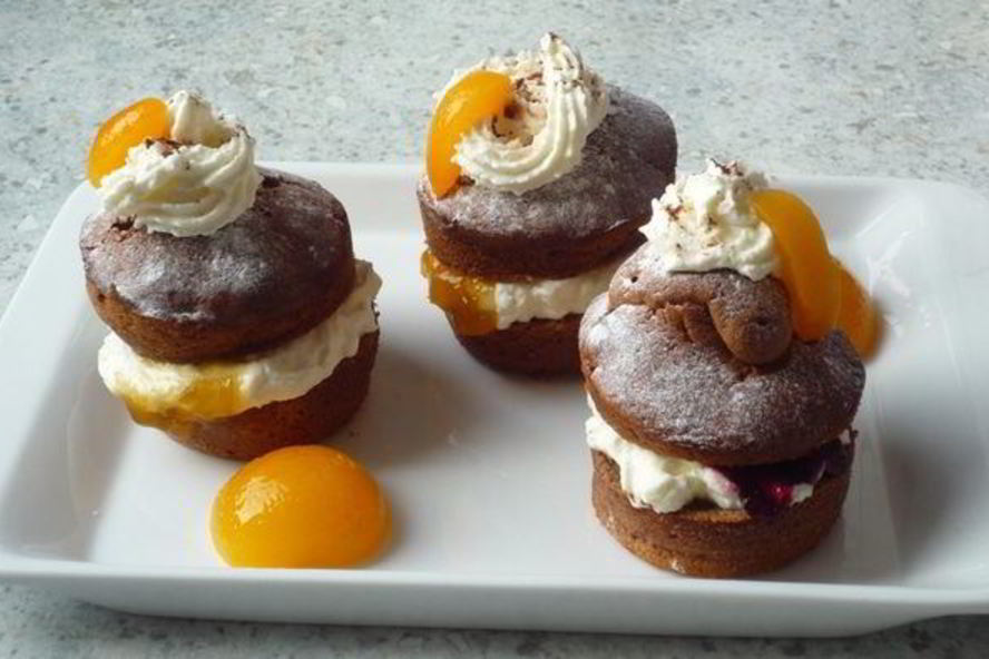 Рецепт шоколадных маффинов со взбитыми сливками