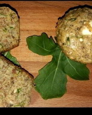 Закусочные маффины с руколой и фетой