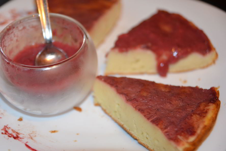 Рецепт манник с земляничным соусом