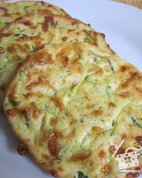 Кабачково-сырные оладьи, запеченные в духовке