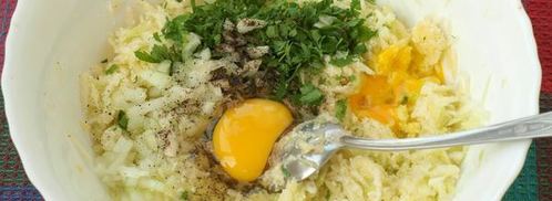 кабачковые оладьи с колбасой. Шаг 2