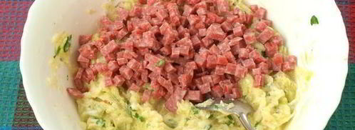 кабачковые оладьи с колбасой. Шаг 3