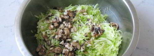 кабачковые оладьи с мясом и грибами. Шаг 5